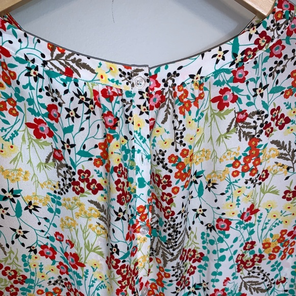 New York and Company Floral Top - Picture 7 of 7